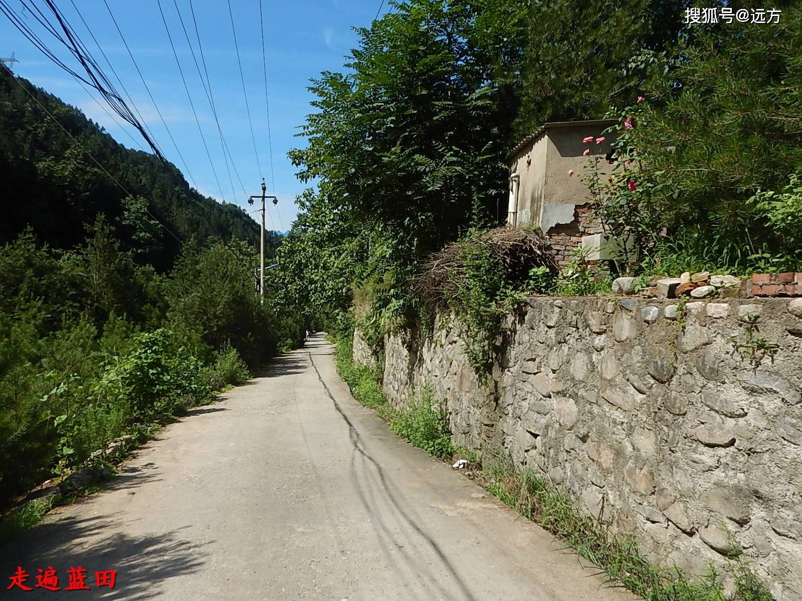 板石沟村交通新动态，道路拓宽，连接美好未来